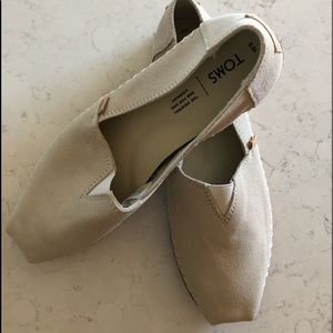 NWT TOMS Birch Suede On Leather